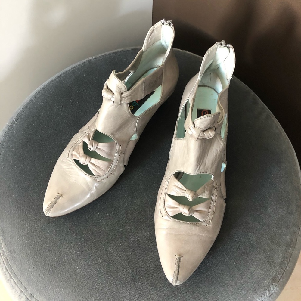 AZ Moda  Beautiful Soft Gray Leather Ankle Booties
